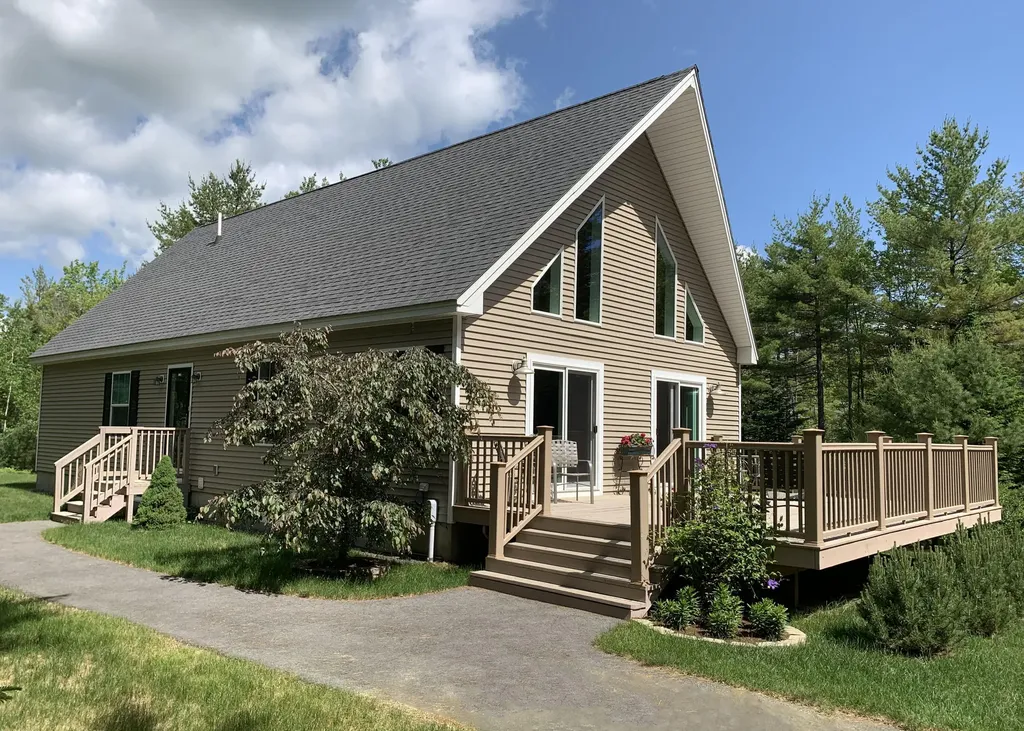 26 Tufts Court Surry ME 04684