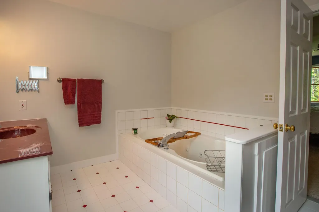 68 Willow Lane Wiscasset ME 04578