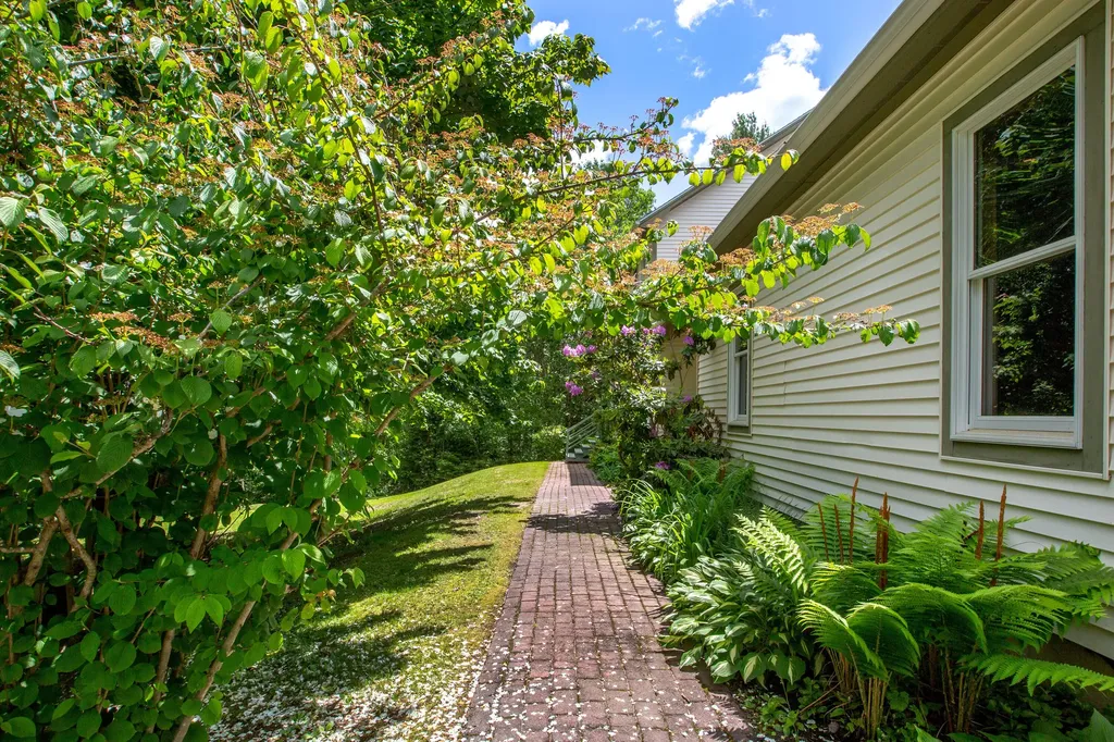68 Willow Lane Wiscasset ME 04578