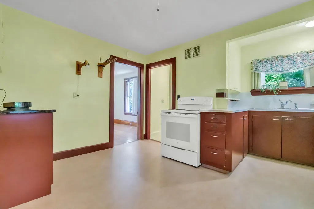 85 South Street Gorham ME 04038