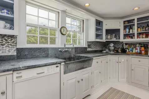 199 Middle Road Falmouth ME 04105