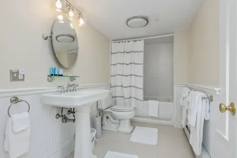 199 Middle Road Falmouth ME 04105