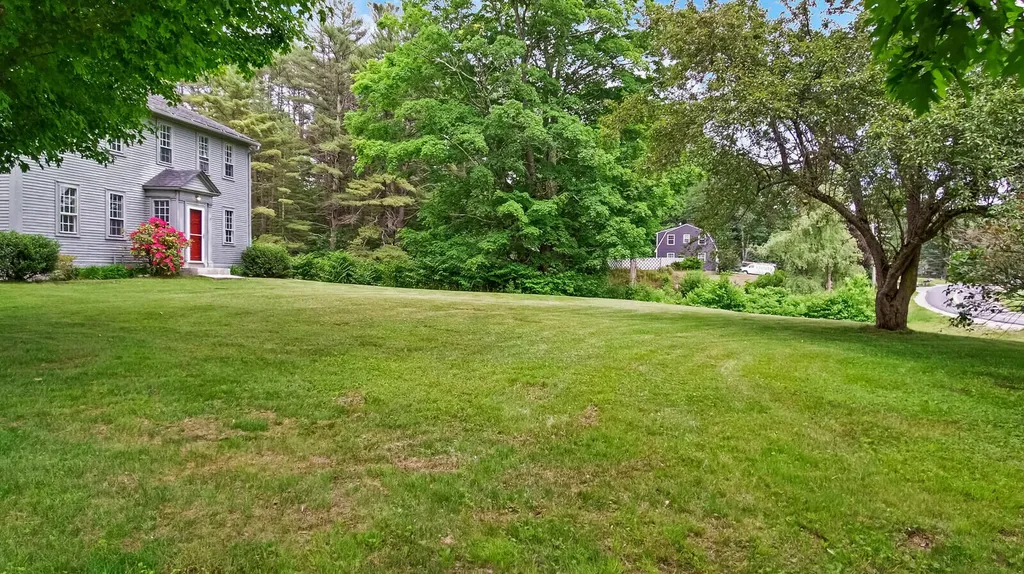 245 River Road Topsham ME 04086
