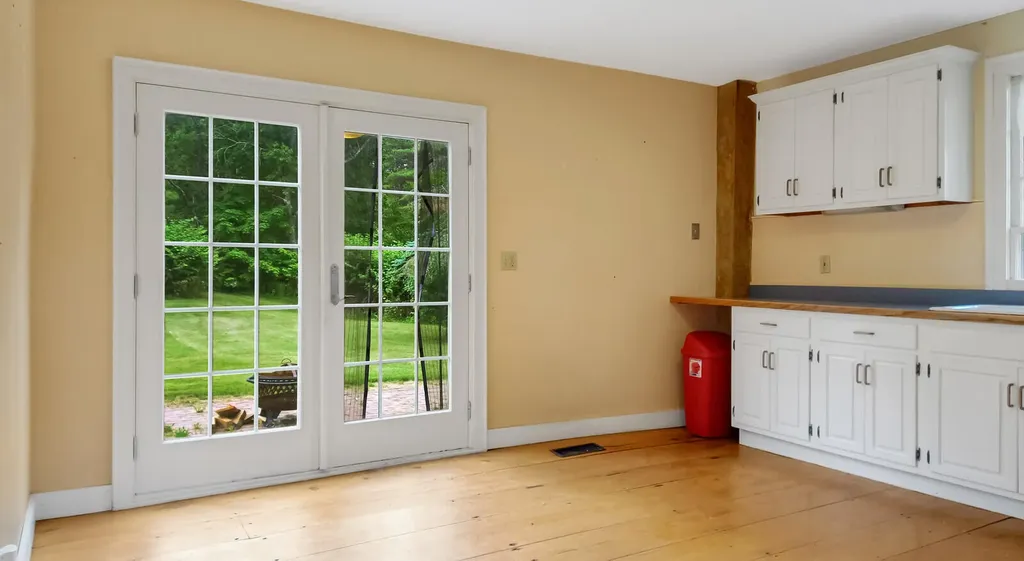 245 River Road Topsham ME 04086