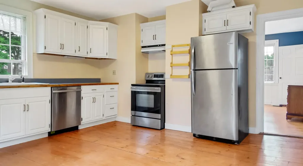245 River Road Topsham ME 04086
