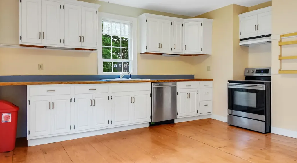 245 River Road Topsham ME 04086
