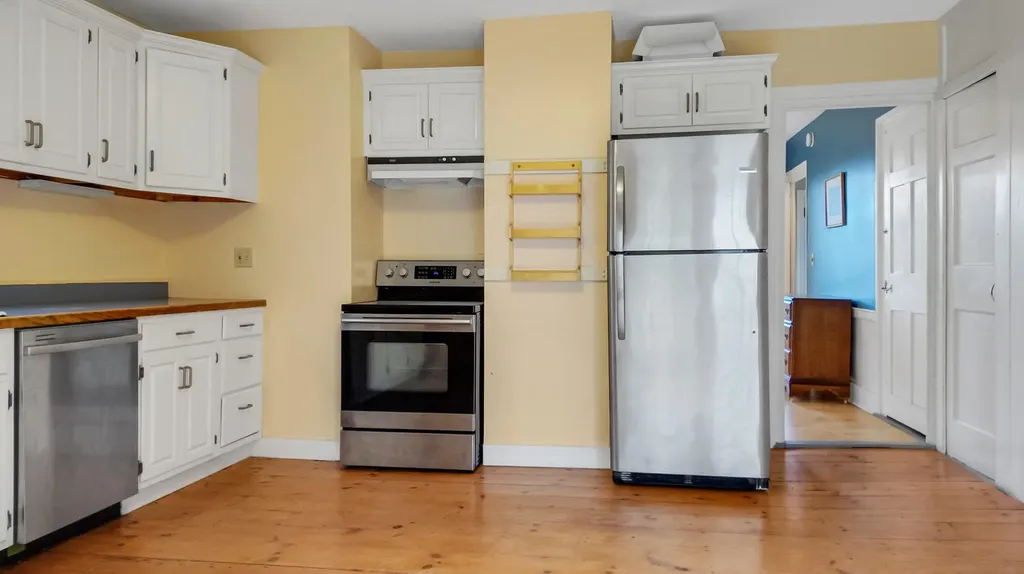 245 River Road Topsham ME 04086