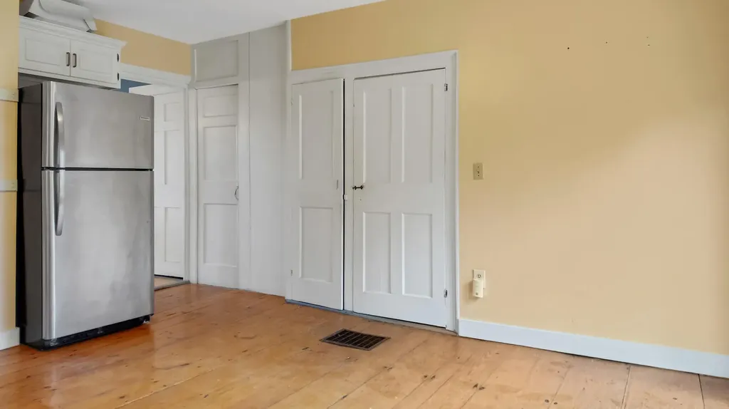 245 River Road Topsham ME 04086