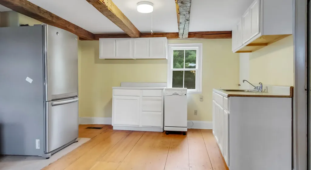 245 River Road Topsham ME 04086