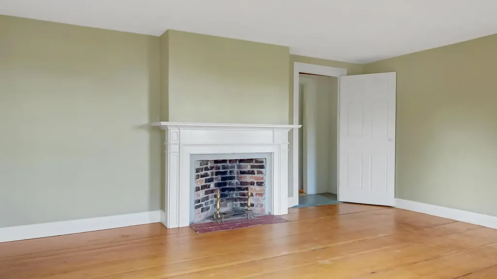 245 River Road Topsham ME 04086
