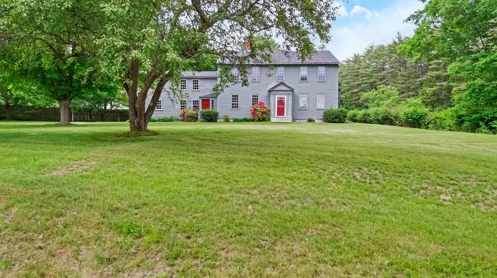 245 River Road Topsham ME 04086