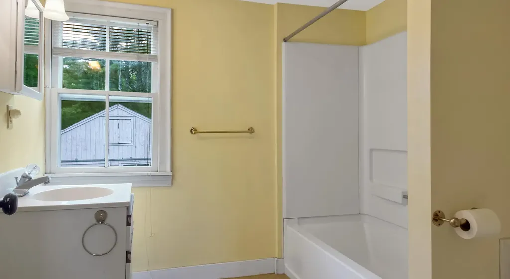 245 River Road Topsham ME 04086