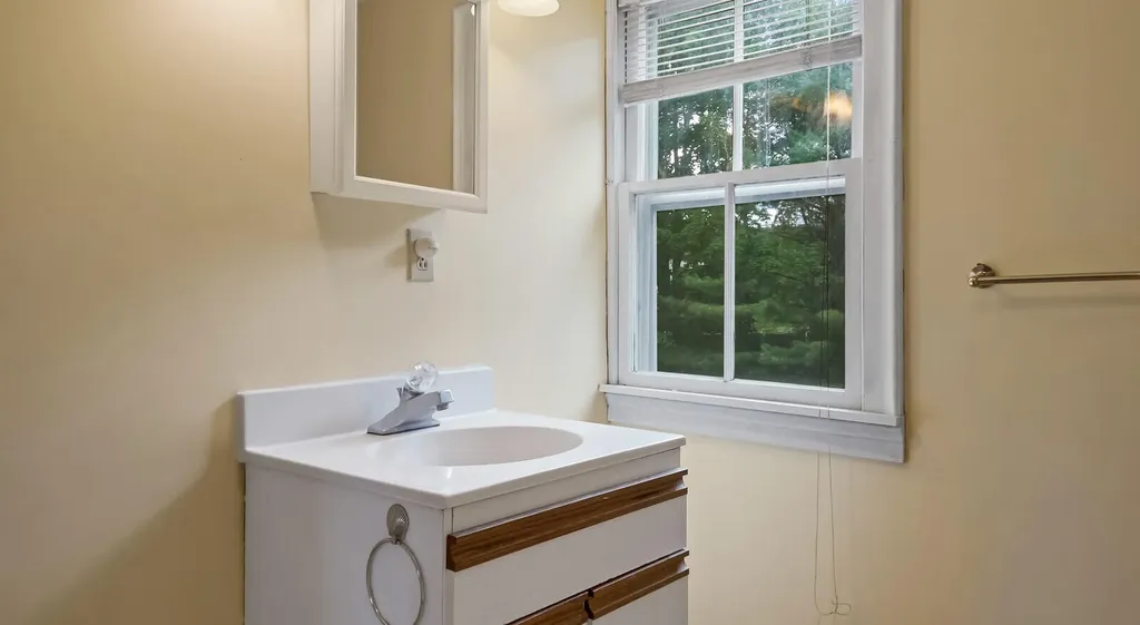 245 River Road Topsham ME 04086