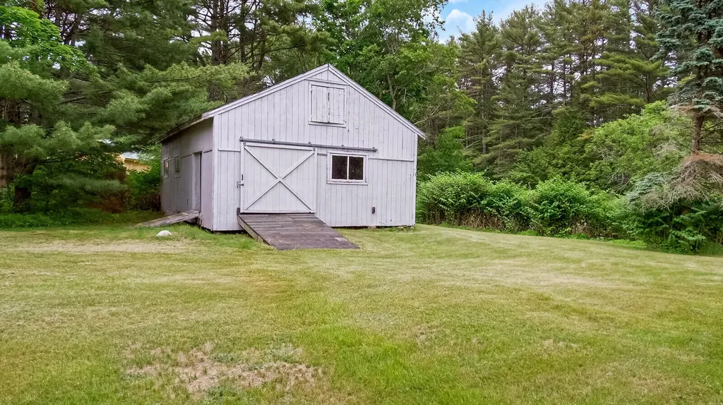245 River Road Topsham ME 04086