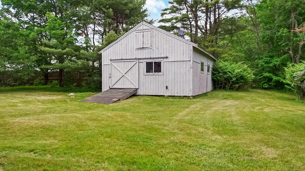 245 River Road Topsham ME 04086