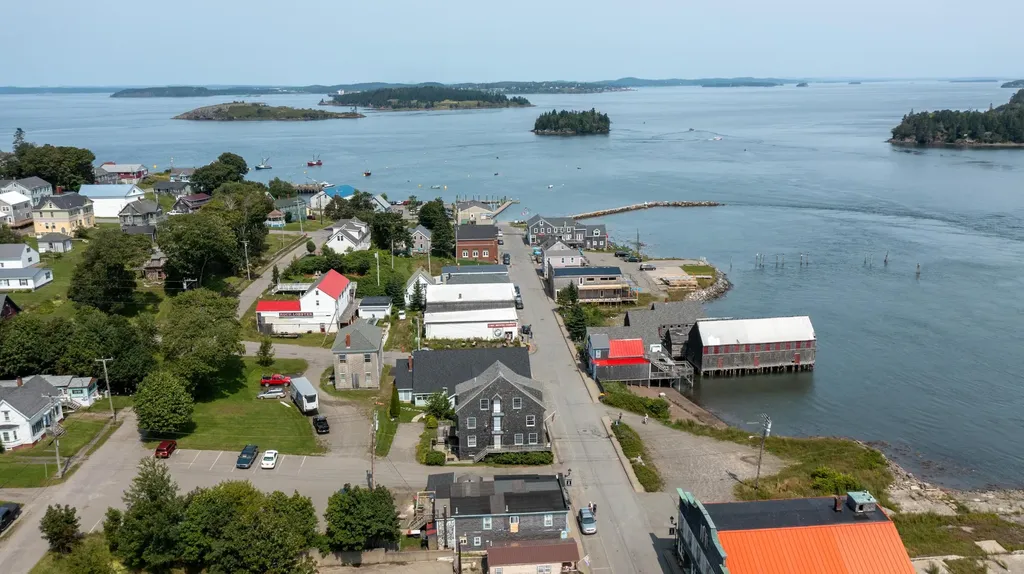 21 Water Street Lubec ME 04652