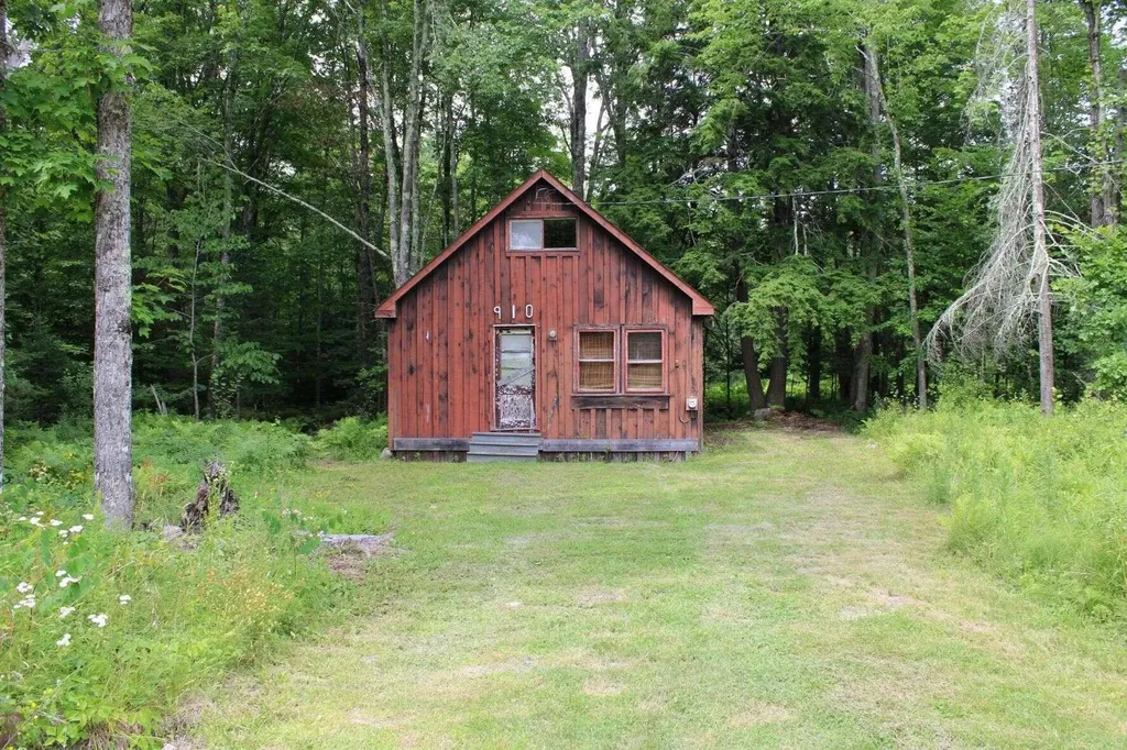 910 Mutton Lane Clinton ME 04927