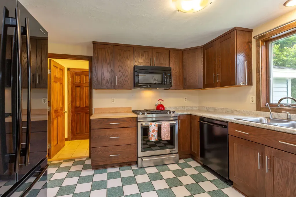 56 Ivanhoe Drive Topsham ME 04086