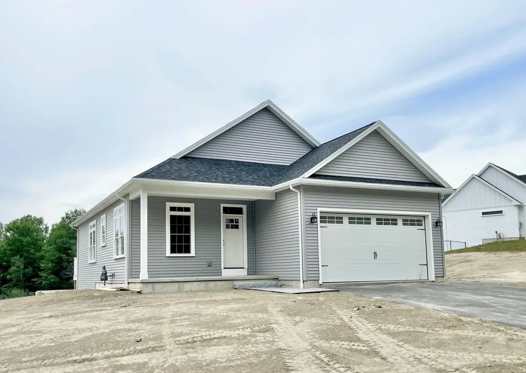 10 Donegal Drive Veazie ME 04401