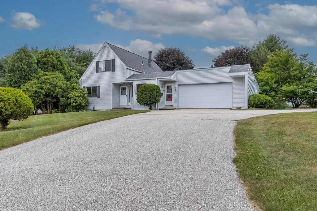 25 Cherry Vale Circle Auburn ME 04210