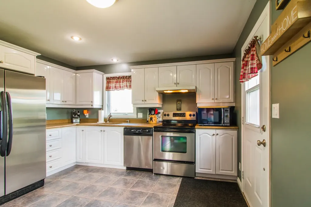 24 Rolling Knoll Drive Leeds ME 04263