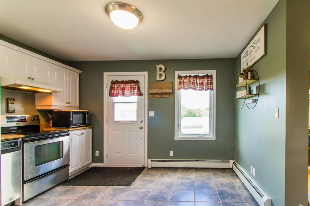 24 Rolling Knoll Drive Leeds ME 04263