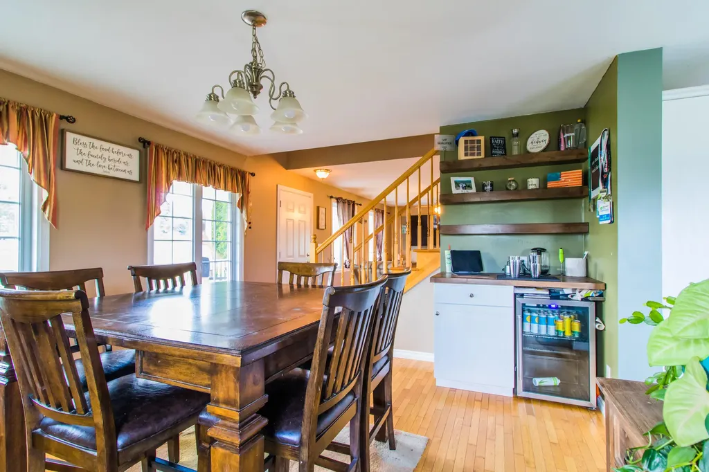 24 Rolling Knoll Drive Leeds ME 04263
