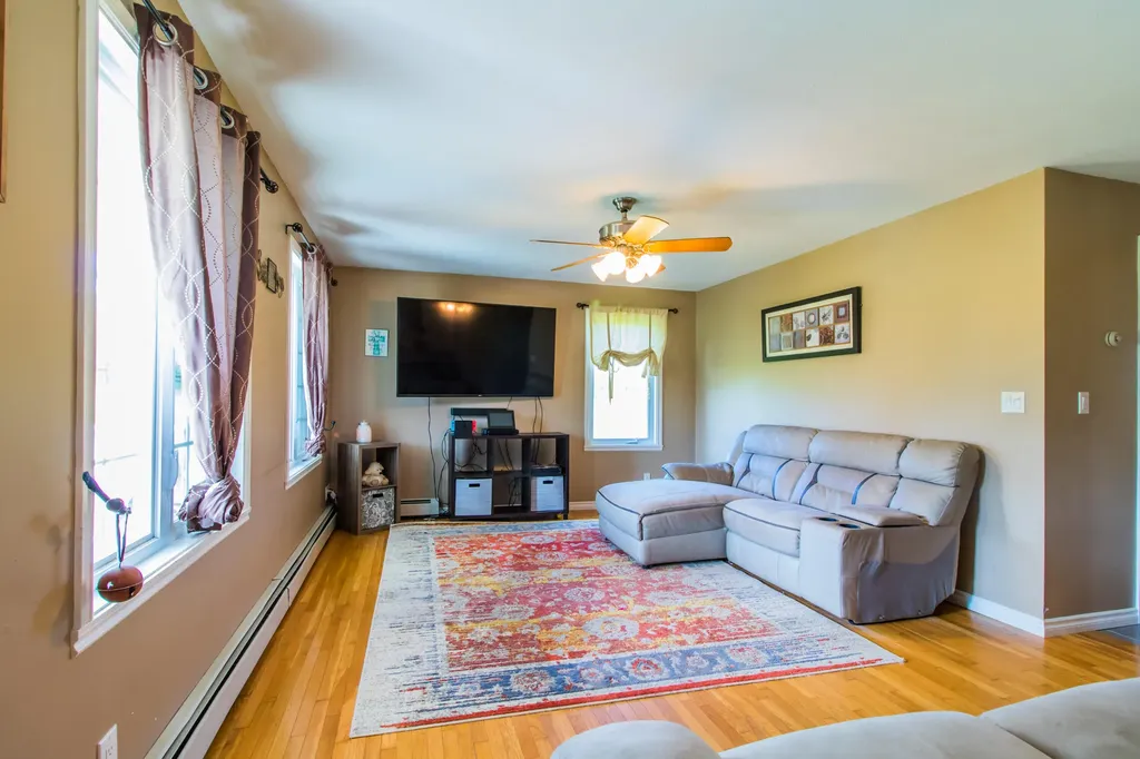 24 Rolling Knoll Drive Leeds ME 04263