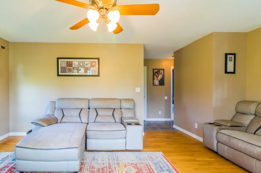 24 Rolling Knoll Drive Leeds ME 04263