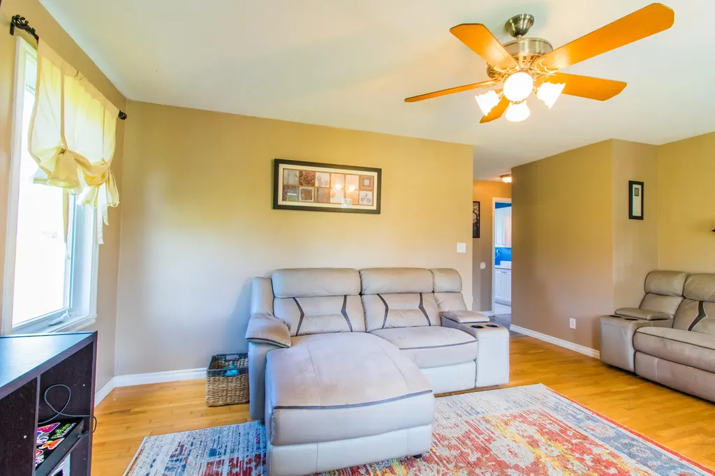24 Rolling Knoll Drive Leeds ME 04263