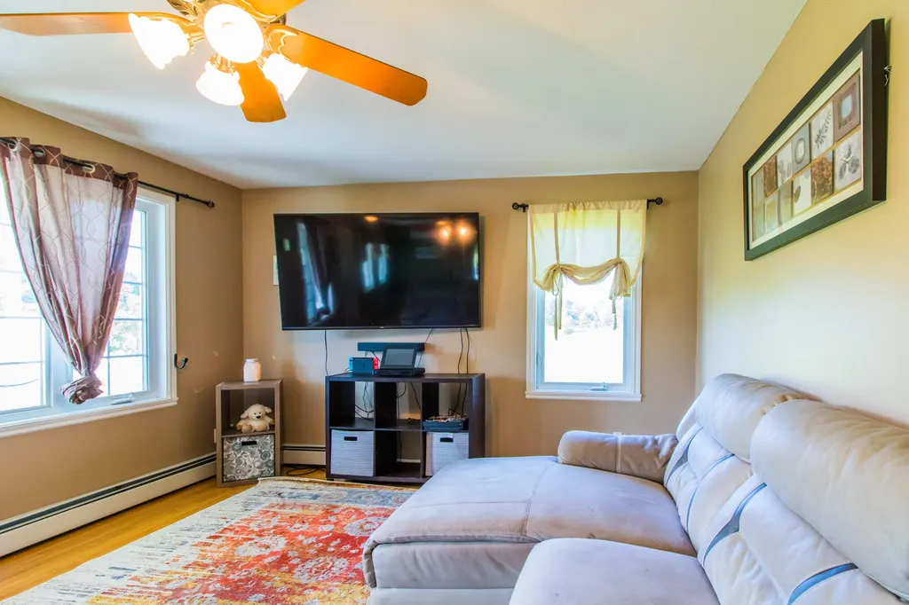 24 Rolling Knoll Drive Leeds ME 04263