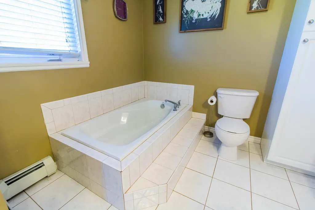 24 Rolling Knoll Drive Leeds ME 04263