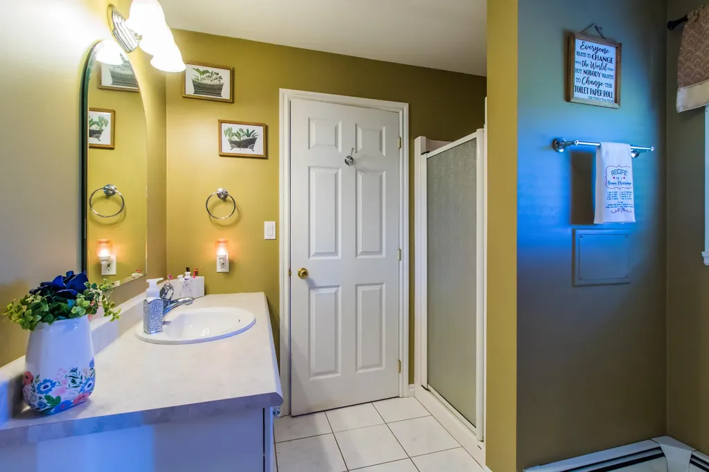 24 Rolling Knoll Drive Leeds ME 04263