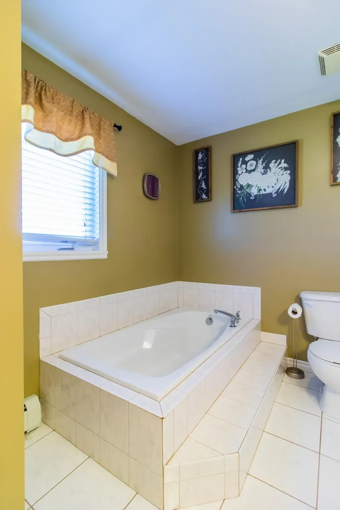 24 Rolling Knoll Drive Leeds ME 04263