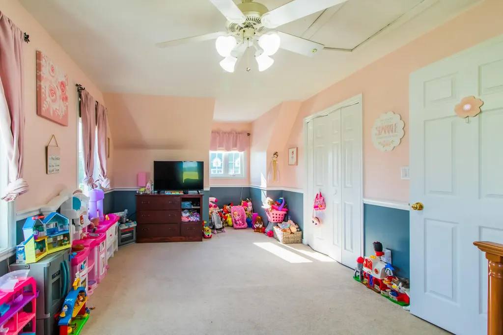 24 Rolling Knoll Drive Leeds ME 04263