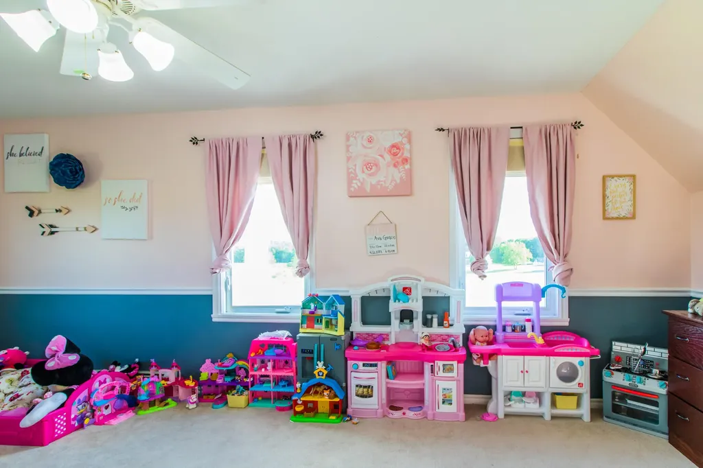 24 Rolling Knoll Drive Leeds ME 04263