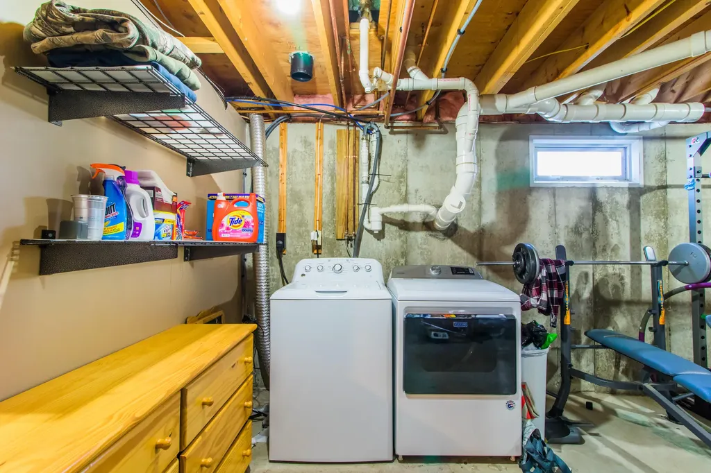 24 Rolling Knoll Drive Leeds ME 04263