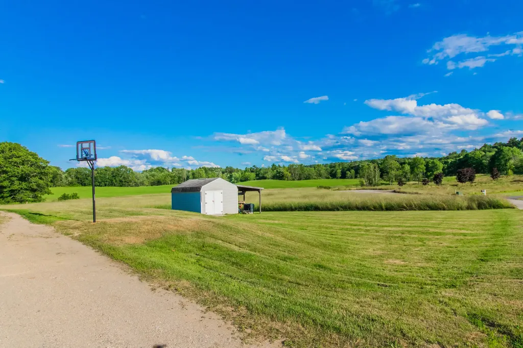 24 Rolling Knoll Drive Leeds ME 04263