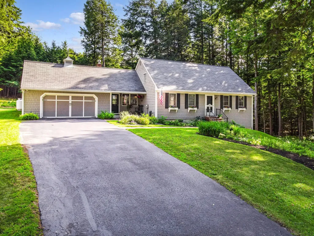 10 Hillside Circle Augusta ME 04330