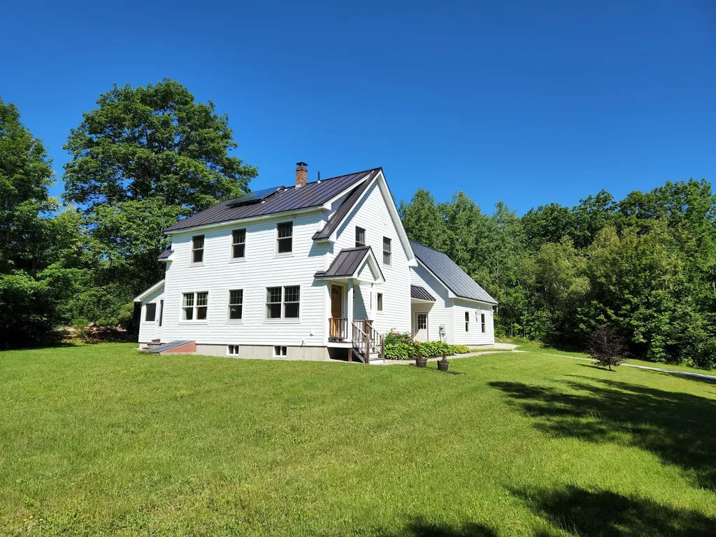 32 Cummings Road Buckfield ME 04220