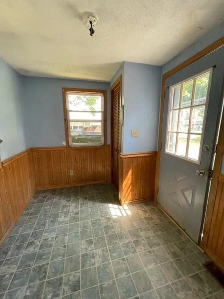 90 Swan Street Calais ME 04619