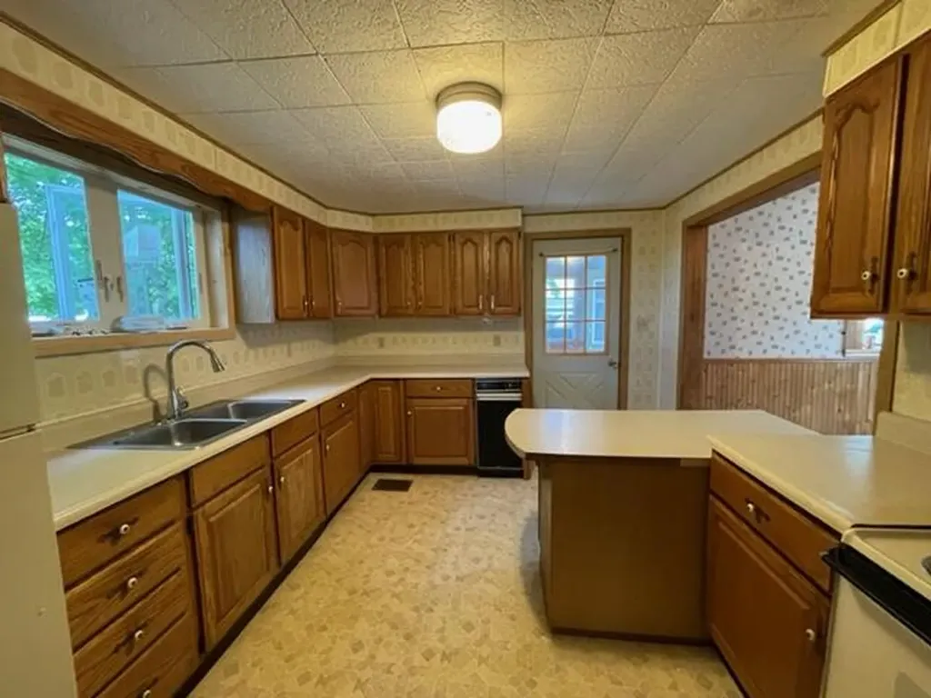 90 Swan Street Calais ME 04619