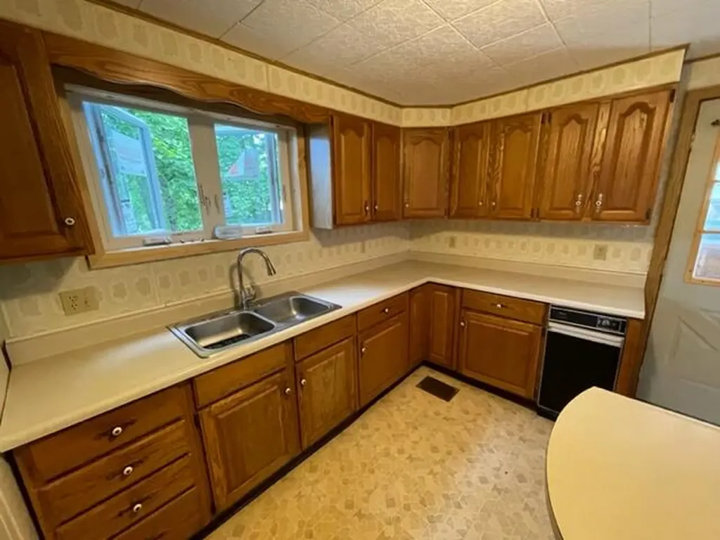 90 Swan Street Calais ME 04619