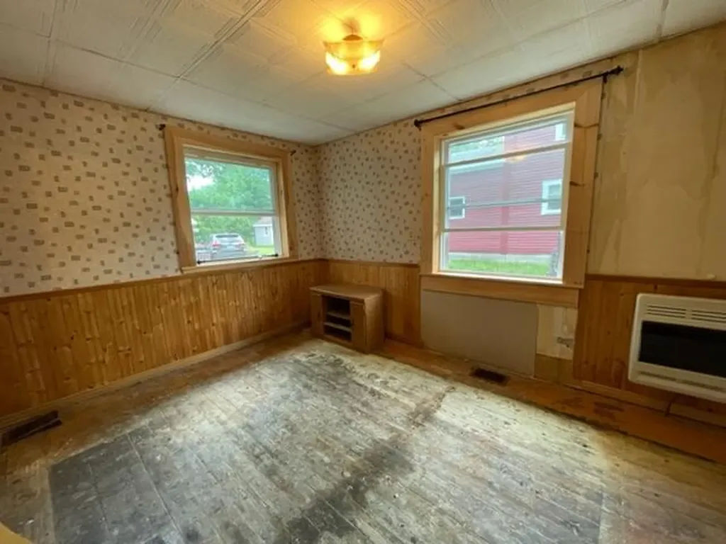 90 Swan Street Calais ME 04619