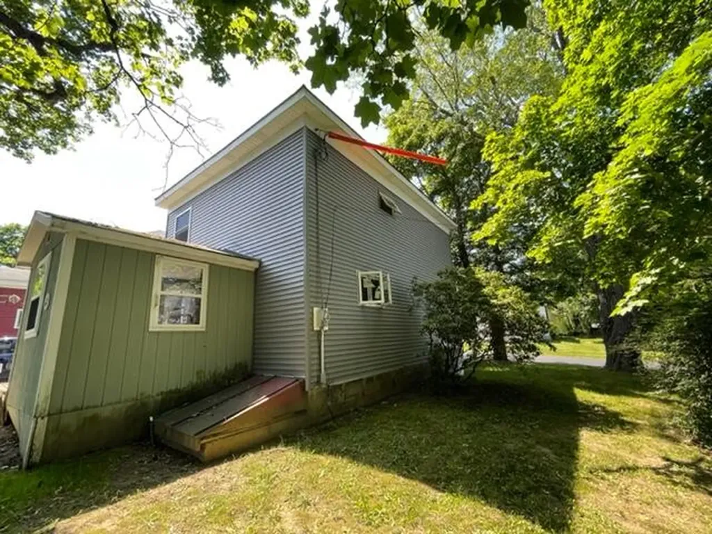 90 Swan Street Calais ME 04619