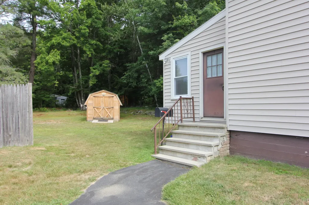 28 Tarr Avenue Lewiston ME 04240