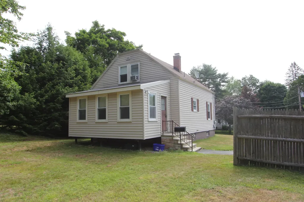 28 Tarr Avenue Lewiston ME 04240