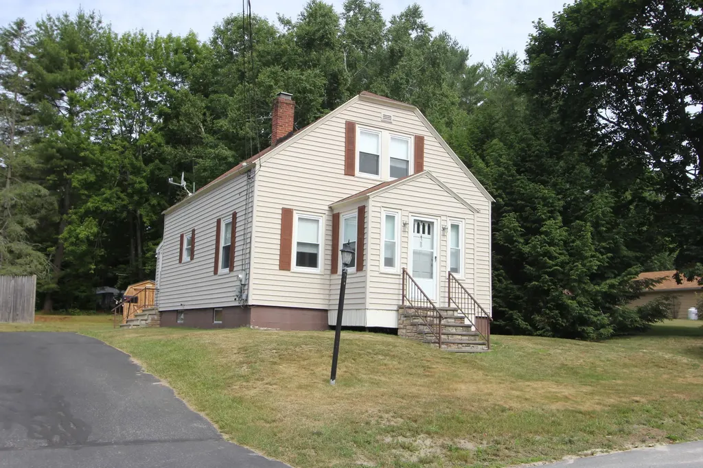 28 Tarr Avenue Lewiston ME 04240