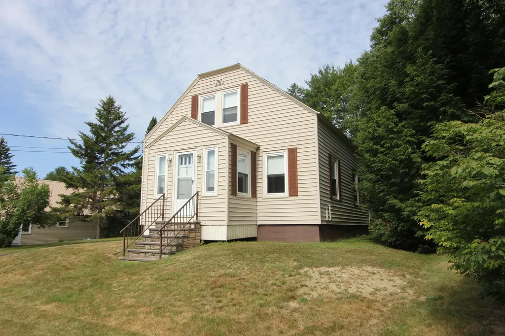 28 Tarr Avenue Lewiston ME 04240