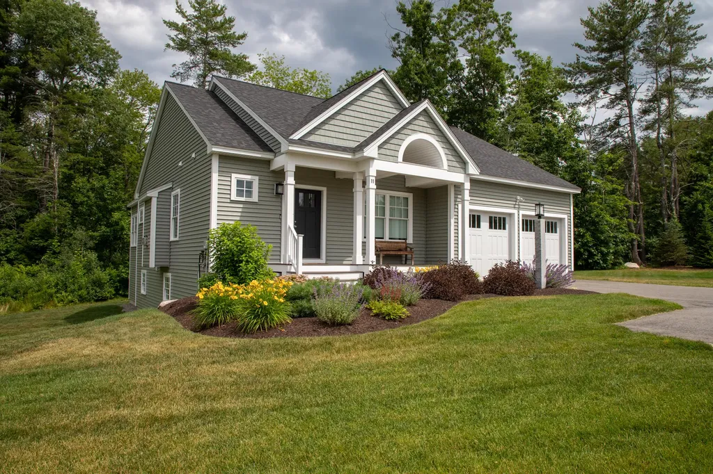 11 Flagship Circle Kennebunk ME 04043